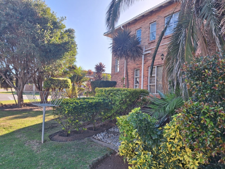 4 Bedroom Property for Sale in Wavecrest Eastern Cape